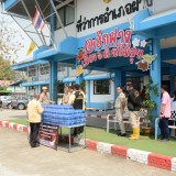  เป็นผู้แทนสันนิบาตเทศบาลเชียงใหม่ มอบสิ่งของ เพื่อช่วยเหลือบรรเทาความเดือดร้อนแก่ประชาชนในพื้นที่เทศบาลในแต่ละอำเภอที่เป็นสมาชิกสันนิบาตฯ