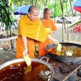 โครงการหล่อเทียนพรรษา 58