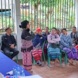 การประชุมประชาคมจัดทำแผนการฝึกอบรมพัฒนาอาชีพ กลุ่มวิสาหกิจชุมชนสตรีปกาเกอะญอ ณ บ้านห้วยงูใน หมู่ที่ ๕