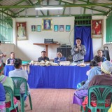 การประชุมประชาคมจัดทำแผนการฝึกอบรมพัฒนาอาชีพ กลุ่มวิสาหกิจชุมชนสตรีปกาเกอะญอ ณ บ้านห้วยงูใน หมู่ที่ ๕