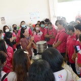 โครงการฝึกอบรมเชิงปฏิบัติการสมุนไพรไล่ยุง ของกลุ่มสตรีแม่บ้านตำบลสันทราย