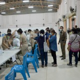 ตั้งจุดรับหีบบัตรเลือกตั้ง แบบพิมพ์ วัสดุอุปกรณ์ในการเลือกตั้งสมาชิกสภาเทศบาลและนายกเทศมนตรีตำบลสันทราย จากเจ้าพนักงานผู้ดำเนินการเลือกตั้งฯ