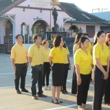 ร่วมกิจกรรมเคารพธงชาติ และร้องเพลงชาติไทย