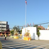 ร่วมกิจกรรมเคารพธงชาติ และร้องเพลงชาติไทย