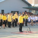 ร่วมกิจกรรมเคารพธงชาติ และร้องเพลงชาติไทย