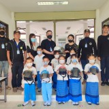 มอบหมวกนิรภัยให้โรงเรียนอนุบาลเทศบาลสันทราย ศูนย์พัฒนาเด็กเล็กบ้านห้วยงูกลาง และศูนย์พัฒนาเด็นเล็กบ้านสันต้นดู่