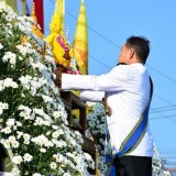 เทศบาลตำบลสันทรายร่วมพิธีถวายพระพรเนื่องในวันพ่อแห่งชาติ 5 ธันวาคม 2557