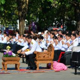 เทศบาลตำบลสันทรายร่วมพิธีถวายพระพรเนื่องในวันพ่อแห่งชาติ 5 ธันวาคม 2557