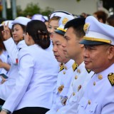 เทศบาลตำบลสันทรายร่วมพิธีถวายพระพรเนื่องในวันพ่อแห่งชาติ 5 ธันวาคม 2557