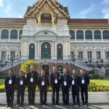 กราบถวายบังคมพระบรมศพสมเด็จพระนางเจ้าสิริกิติ์ พระบรมราชินีนาถ พระบรมราชชนนีพันปีหลวง