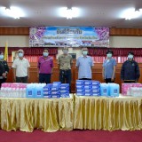 ส่งมอบหน้ากากอนามัย เจลแอลกอฮอล์ ถุงมือยาง และปรอทวัดไข้ เพื่อสนับสนุนการปฏิบัติงานเฝ้าระวัง และป้องกันการแพร่ระบาดของเชื้อไวรัสโควิด ๑๙ แก่หน่วยปฏิบัติการป้องกันและแก้ไขสถานการณ์โรคติดเชื้อไวรัสโคโรนา ๒๐๑๙ หรือโรคโควิด ๑๙ ระดับตำบลสันทราย