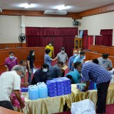 ส่งมอบหน้ากากอนามัย เจลแอลกอฮอล์ ถุงมือยาง และปรอทวัดไข้ เพื่อสนับสนุนการปฏิบัติงานเฝ้าระวัง และป้องกันการแพร่ระบาดของเชื้อไวรัสโควิด ๑๙ แก่หน่วยปฏิบัติการป้องกันและแก้ไขสถานการณ์โรคติดเชื้อไวรัสโคโรนา ๒๐๑๙ หรือโรคโควิด ๑๙ ระดับตำบลสันทราย