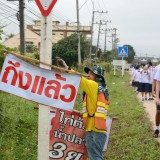 โครงการจัดระเบียบป้ายข้างทางถนนสายหลัก ๑๐๗ ปรับปรุงภูมิทัศน์ข้างทางถนนสายรองสร้างถนนสีขาวอย่างยั่งยืนแบบบูรณาการ โดยศูนย์ประสานงานเครือข่ายเฉพาะประเด็นการจัดการความปลอดภัยทางถนน (ศปง.ตำบลขับขี่ปลอดภัย)