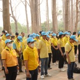 กิจกรรม Big cleaning day เก็บกวาดใบไม้ใส่เสวียน รดน้ำต้นไม้ และฉีดพ่นละอองฝอยสร้างความชุ่มชื่นในอากาศ เพื่อลดฝุ่นละอองขนาดเล็ก ( PM 2.5 )