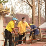 กิจกรรม Big cleaning day เก็บกวาดใบไม้ใส่เสวียน รดน้ำต้นไม้ และฉีดพ่นละอองฝอยสร้างความชุ่มชื่นในอากาศ เพื่อลดฝุ่นละอองขนาดเล็ก ( PM 2.5 )