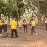 กิจกรรม Big cleaning day เก็บกวาดใบไม้ใส่เสวียน รดน้ำต้นไม้ และฉีดพ่นละอองฝอยสร้างความชุ่มชื่นในอากาศ เพื่อลดฝุ่นละอองขนาดเล็ก ( PM 2.5 )