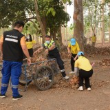 กิจกรรม Big cleaning day เก็บกวาดใบไม้ใส่เสวียน รดน้ำต้นไม้ และฉีดพ่นละอองฝอยสร้างความชุ่มชื่นในอากาศ เพื่อลดฝุ่นละอองขนาดเล็ก ( PM 2.5 )