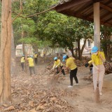 กิจกรรม Big cleaning day เก็บกวาดใบไม้ใส่เสวียน รดน้ำต้นไม้ และฉีดพ่นละอองฝอยสร้างความชุ่มชื่นในอากาศ เพื่อลดฝุ่นละอองขนาดเล็ก ( PM 2.5 )