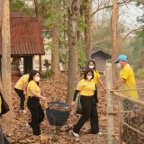 กิจกรรม Big cleaning day เก็บกวาดใบไม้ใส่เสวียน รดน้ำต้นไม้ และฉีดพ่นละอองฝอยสร้างความชุ่มชื่นในอากาศ เพื่อลดฝุ่นละอองขนาดเล็ก ( PM 2.5 )