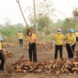 กิจกรรม Big cleaning day เก็บกวาดใบไม้ใส่เสวียน รดน้ำต้นไม้ และฉีดพ่นละอองฝอยสร้างความชุ่มชื่นในอากาศ เพื่อลดฝุ่นละอองขนาดเล็ก ( PM 2.5 )