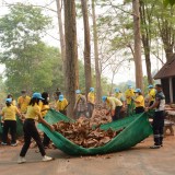 กิจกรรม Big cleaning day เก็บกวาดใบไม้ใส่เสวียน รดน้ำต้นไม้ และฉีดพ่นละอองฝอยสร้างความชุ่มชื่นในอากาศ เพื่อลดฝุ่นละอองขนาดเล็ก ( PM 2.5 )