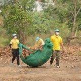 กิจกรรม Big cleaning day เก็บกวาดใบไม้ใส่เสวียน รดน้ำต้นไม้ และฉีดพ่นละอองฝอยสร้างความชุ่มชื่นในอากาศ เพื่อลดฝุ่นละอองขนาดเล็ก ( PM 2.5 )