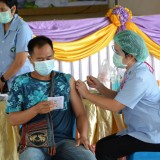 บริการฉีดวัคซีนป้องกันเชื้อไวรัส COVID-19 แก่ประชาชนในพื้นที่อำเภอฝาง