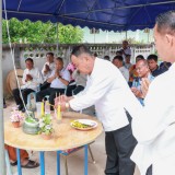 พิธีเปิดสะพานเลียบลำน้ำล้อง  ณ บ้านต้นส้าน หมู่ที่ ๖