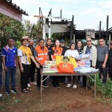 ลงพื้นที่ตรวจสอบความเสียหายและเยี่ยมให้กำลังใจแก่ผู้ประสบอัคคีภัย จำนวน ๑ ราย ได้แก่ นางสมศรี สิทธิกิจ   หมู่ที่ ๒  บ้านนันทาราม  