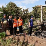 ลงพื้นที่ตรวจสอบความเสียหายและเยี่ยมให้กำลังใจแก่ผู้ประสบอัคคีภัย จำนวน ๑ ราย ได้แก่ นางสมศรี สิทธิกิจ   หมู่ที่ ๒  บ้านนันทาราม  