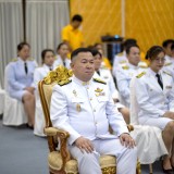 พิธีรับมอบพระบรมฉายาลักษณ์พระบาทสมเด็จพระเจ้าอยู่หัว ที่ฉายกับสมเด็จพระนางเจ้าฯ พระบรมราชินี