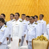 พิธีรับมอบพระบรมฉายาลักษณ์พระบาทสมเด็จพระเจ้าอยู่หัว ที่ฉายกับสมเด็จพระนางเจ้าฯ พระบรมราชินี