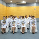 พิธีรับมอบพระบรมฉายาลักษณ์พระบาทสมเด็จพระเจ้าอยู่หัว ที่ฉายกับสมเด็จพระนางเจ้าฯ พระบรมราชินี