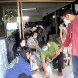 มอบถุงยังชีพ เพื่อช่วยเหลือและให้กำลังใจประชาชนผู้ประสบเหตุอุทกภัยในเขตพื้นที่ตำบลสันทราย