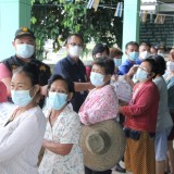 มอบถุงยังชีพ เพื่อช่วยเหลือและให้กำลังใจประชาชนผู้ประสบเหตุอุทกภัยในเขตพื้นที่ตำบลสันทราย