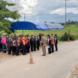  ร่วมออกปฏิบัติการตั้งจุดตรวจบูรณาการร่วมกับปกครองอำเภอฝาง กำนัน ผู้ใหญ่บ้าน ในการสกัดยาเสพติด แรงงานต่างด้าว และเพื่อกวดขันให้ประชาชนในพื้นที่ปฏิบัติตามมาตรการป้องกันโรค COVID ๒๐๑๙ อย่างเคร่งครัด