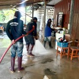 ร่วมสำรวจ ให้ความช่วยเหลือเบื้องต้น และให้กำลังใจประชาชนผู้ประสบเหตุอุทกภัย