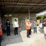 ช่วยเหลือ นางสาวศิราลักษณ์ ยศธนวิสิฐ อาศัยอยู่บ้านเลขที่ ๑๘๑ หมู่ที่ ๑๓ ต.สันทราย อ.ฝาง จ.เชียงใหม่ ซึ่งเป็นผู้ประสบอัคคีภัย บ้านเรือนได้รับความเสียหาย