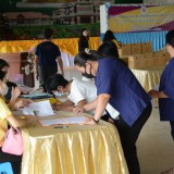 ร่วมพิธีมอบเครื่องมือพื้นฐานชุดการฝึก ได้แก่ จักรเย็บผ้าไฟฟ้า