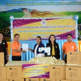 ร่วมพิธีมอบเครื่องมือพื้นฐานชุดการฝึก ได้แก่ จักรเย็บผ้าไฟฟ้า