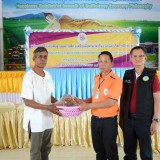 ร่วมพิธีมอบเครื่องมือพื้นฐานชุดการฝึก ได้แก่ จักรเย็บผ้าไฟฟ้า