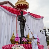 พิธีวางพวงมาลาในกิจกรรมน้อมรำลึกในพระมหากรุณาธิคุณ เนื่องในวันคล้ายวันสวรรคตพระบาทสมเด็จพระจุลจอมเกล้าเจ้าอยู่หัว ๒๓ ตุลาคม ๒๕๖๕