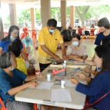 โครงการพัฒนาทักษะอาชีพในผู้สูงอายุตำบลสันทราย “กิจกรรมอบรมการทำโคมไฟล้านนา”