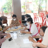 โครงการพัฒนาทักษะอาชีพในผู้สูงอายุตำบลสันทราย “กิจกรรมอบรมการทำโคมไฟล้านนา”