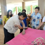 โครงการพัฒนาทักษะอาชีพในผู้สูงอายุตำบลสันทราย “กิจกรรมอบรมการทำโคมไฟล้านนา”