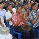 ประเพณีรดน้ำขอพรผู้สูงอายุ