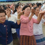 ประเพณีรดน้ำขอพรผู้สูงอายุ