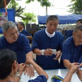 ประเพณีรดน้ำขอพรผู้สูงอายุ
