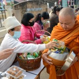 การกล่าวคำปฏิญาณตน และพิธีทำบุญตักบาตรเพื่อถวายพระพรแด่สมเด็จพระเจ้าลูกเธอ เจ้าฟ้าพัชรกิติยาภาฯ เพื่อให้หายจากพระอาการประชวร