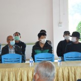 พิธีลงนามบันทึกข้อตกลงความร่วมมือ (MOU) การจัดการขยะมูลฝอยชุมชนโดยชุมชน และส่งมอบคืนถังขยะ ภายใต้โครงการจัดการขยะมูลฝอยแบบยั่งยืนสร้างตำบลน่าอยู่ ประจำปีงบประมาณ พ.ศ. ๒๕๖๔ จำนวน ๗ หมู่บ้าน